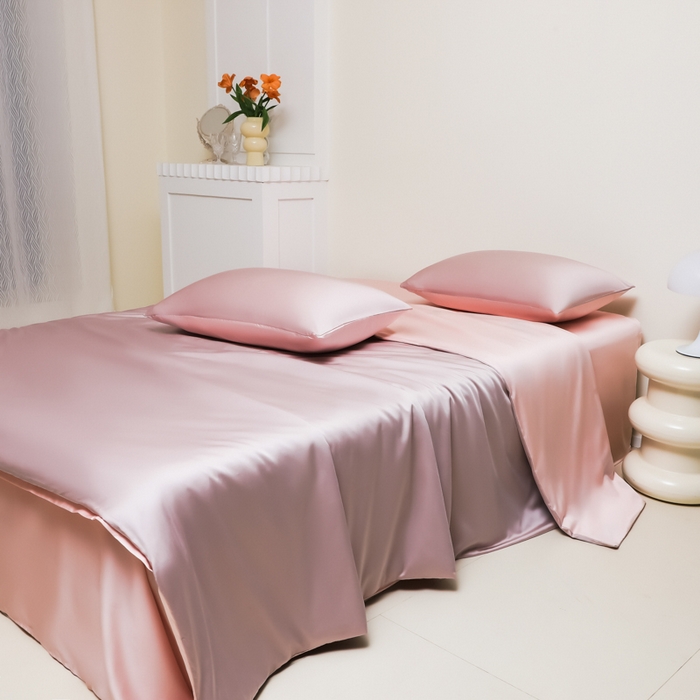 91家纺网 家纺一手货源 找家纺 缦绣阁家纺 2026新款夏季水洗冰丝轻奢四件套及丝滑裸睡被套被罩单品 豆沙紫+粉