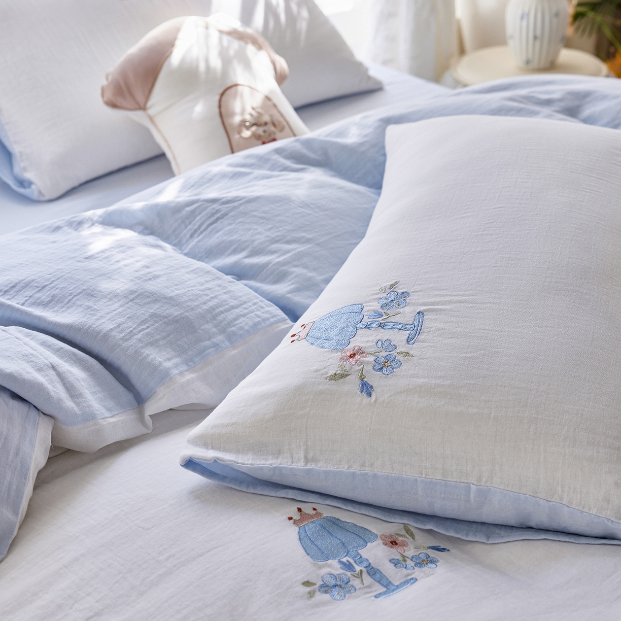 91家纺网 家纺一手货源 找家纺 沐珩家纺 2026新款直播爆款A类母婴级素色全棉双层皱皱纱绣花纯棉双层纱四件套 蛋糕贵宾