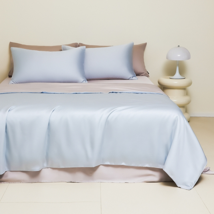 91家纺网 家纺一手货源 找家纺 缦绣阁家纺 2026新款夏季水洗冰丝轻奢四件套及丝滑裸睡被套被罩单品 碧湖兰青灰