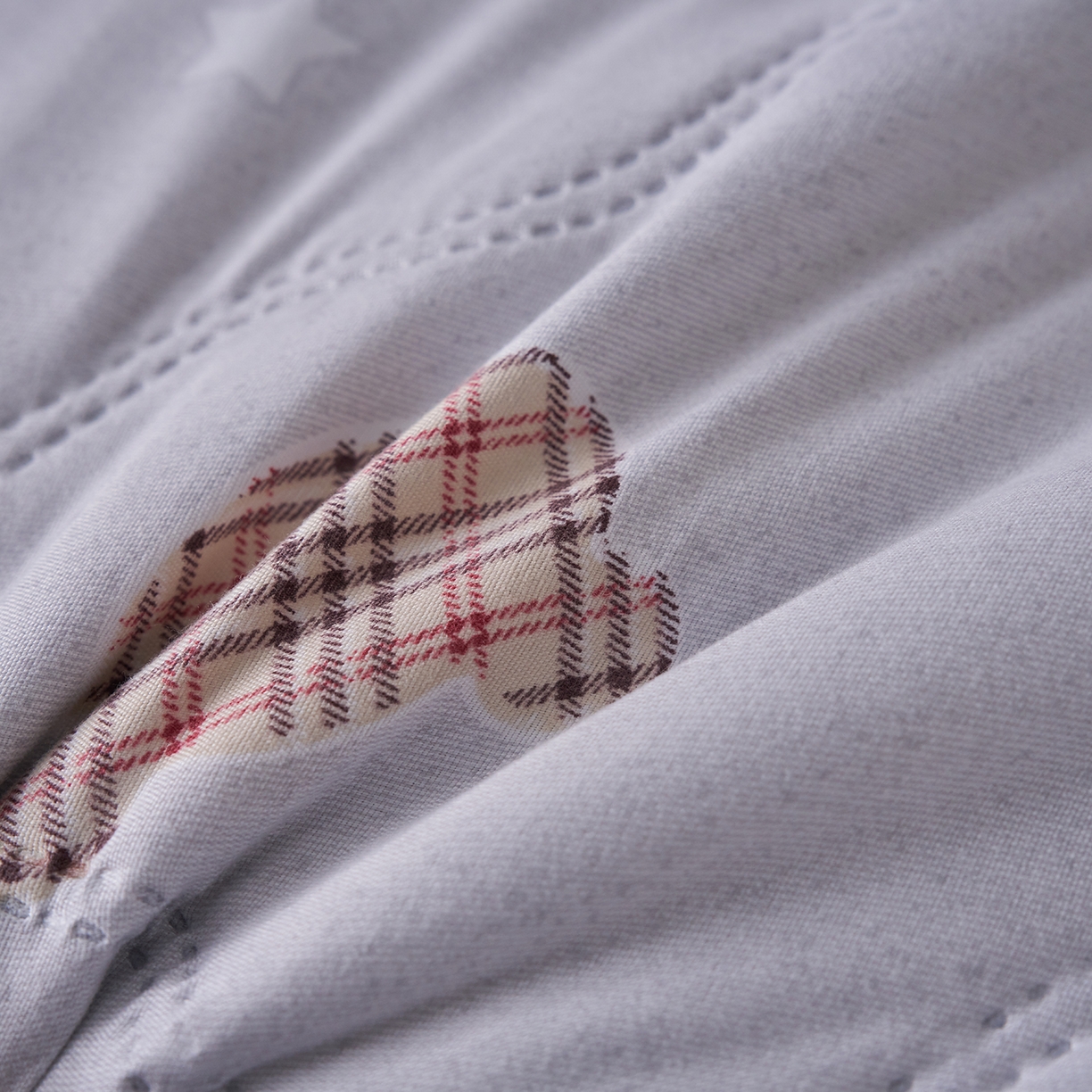 91家纺网 家纺一手货源 找家纺 悦织湾家纺 2026新款超声波夏被亲肤绒夏凉被芦荟棉夏季被子批发供货赠品礼品被便宜夏被空调被 潮流熊