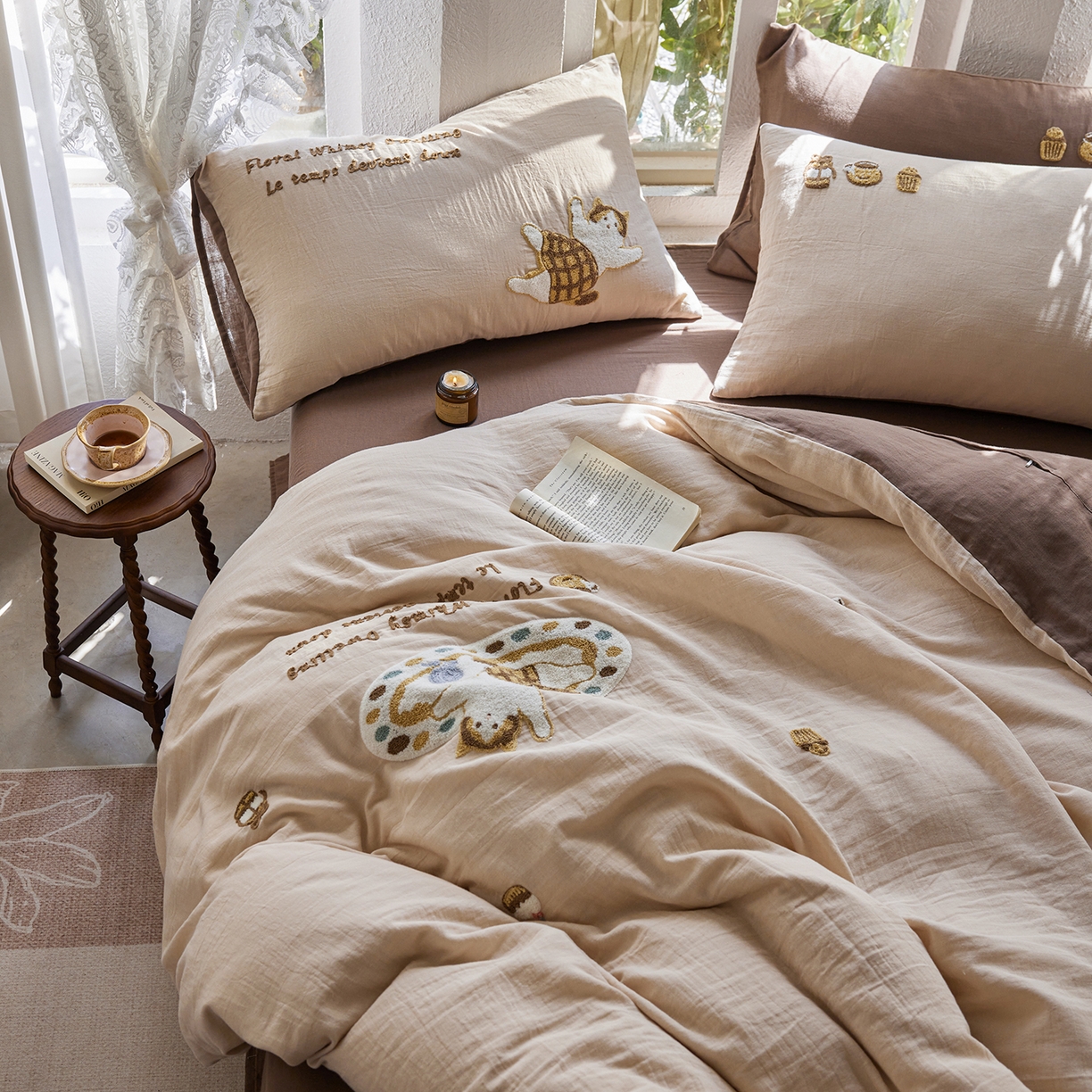 91家纺网 家纺一手货源 找家纺 沐珩家纺 2026新款直播爆款A类母婴级素色全棉双层皱皱纱绣花纯棉双层纱四件套 慕斯小猫