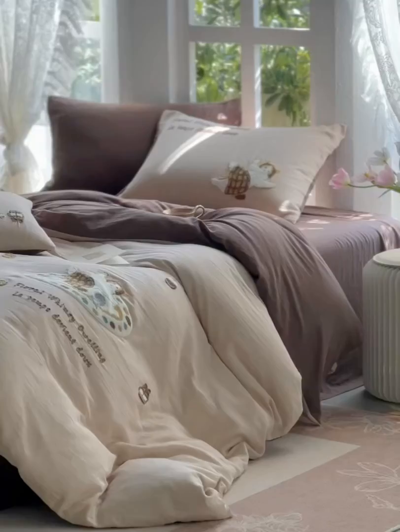 91家纺网 家纺一手货源 找家纺 沐珩家纺 2026新款直播爆款A类母婴级素色全棉双层皱皱纱绣花纯棉双层纱四件套 慕斯小猫