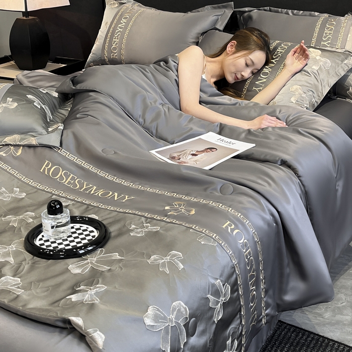 91家纺网 家纺一手货源 找家纺 （总）宇航家纺 2026新款A类金丝浮雕提花水洗真丝夏被四件套