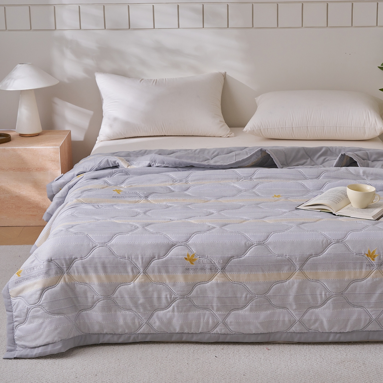 91家纺网 家纺一手货源 找家纺 悦织湾家纺 2026新款超声波夏被亲肤绒夏凉被芦荟棉夏季被子批发供货赠品礼品被便宜夏被空调被 枫暖