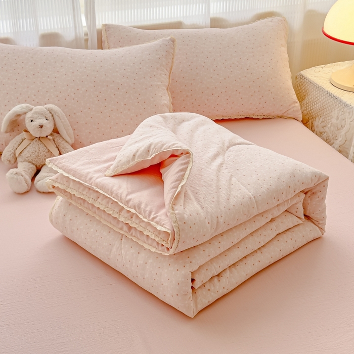 91家纺网 家纺一手货源 找家纺 水木坊 2026新款云感双层纱抗菌花边夏被夏凉被空调被-晴风系列 晴风-樱桃奶球