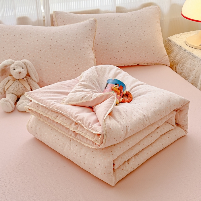 91家纺网 家纺一手货源 找家纺 水木坊 2026新款云感双层纱抗菌花边夏被夏凉被空调被-晴风系列 晴风-樱桃奶球