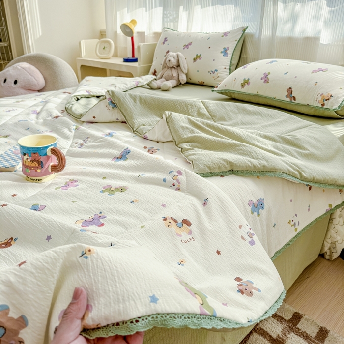 91家纺网 家纺一手货源 找家纺 水木坊 2026新款云感双层纱抗菌花边夏被夏凉被空调被-晴风系列 晴风-童年木马