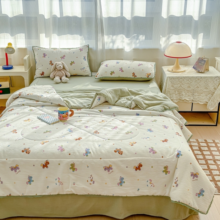 91家纺网 家纺一手货源 找家纺 水木坊 2026新款云感双层纱抗菌花边夏被夏凉被空调被-晴风系列 晴风-童年木马