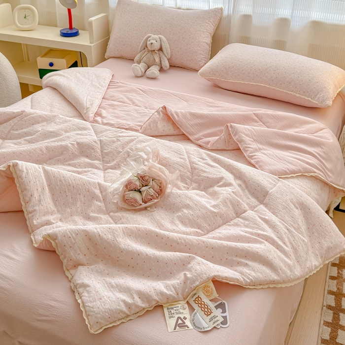 91家纺网 家纺一手货源 找家纺 水木坊 2026新款云感双层纱抗菌花边夏被夏凉被空调被-晴风系列 晴风-樱桃奶球