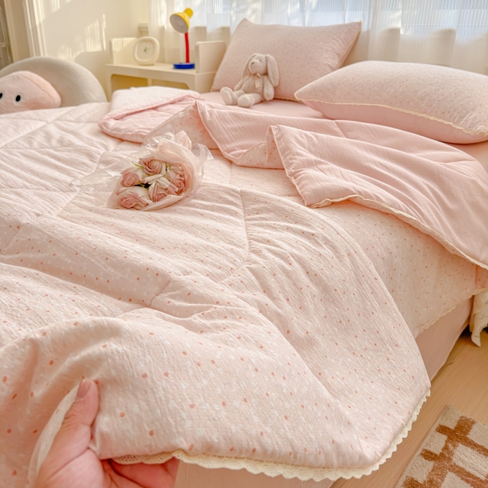 91家纺网 家纺一手货源 找家纺 水木坊 2026新款云感双层纱抗菌花边夏被夏凉被空调被-晴风系列 晴风-樱桃奶球