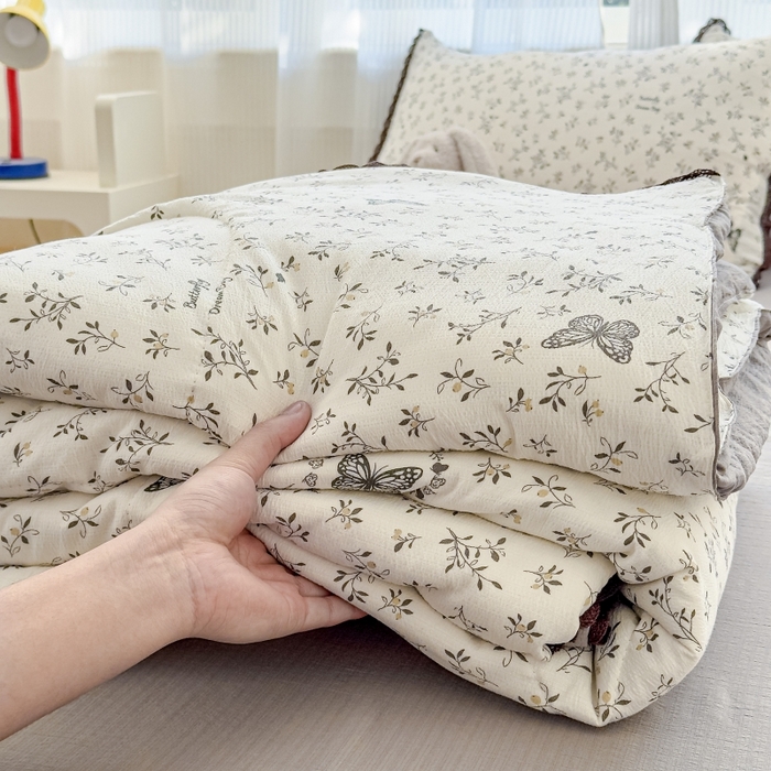 91家纺网 家纺一手货源 找家纺 水木坊 2026新款云感双层纱抗菌花边夏被夏凉被空调被-晴风系列 晴风-困蝶