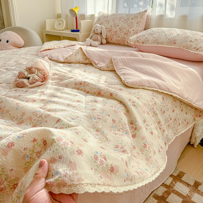 91家纺网 家纺一手货源 找家纺 水木坊 2026新款云感双层纱抗菌花边夏被夏凉被空调被-晴风系列 晴风-序曲粉