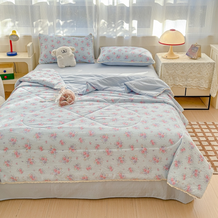 91家纺网 家纺一手货源 找家纺 水木坊 2026新款云感双层纱抗菌花边夏被夏凉被空调被-晴风系列 晴风-清风与雾蓝