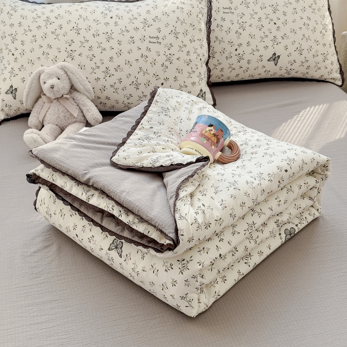 91家纺网 家纺一手货源 找家纺 水木坊 2026新款云感双层纱抗菌花边夏被夏凉被空调被-晴风系列 晴风-困蝶