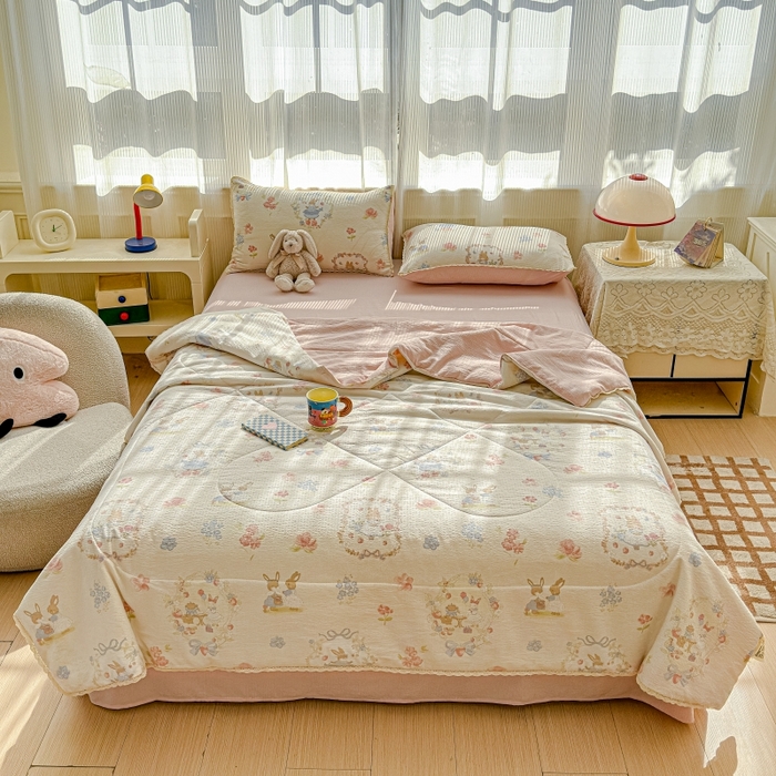 91家纺网 家纺一手货源 找家纺 水木坊 2026新款云感双层纱抗菌花边夏被夏凉被空调被-晴风系列 晴风-镜子里的兔