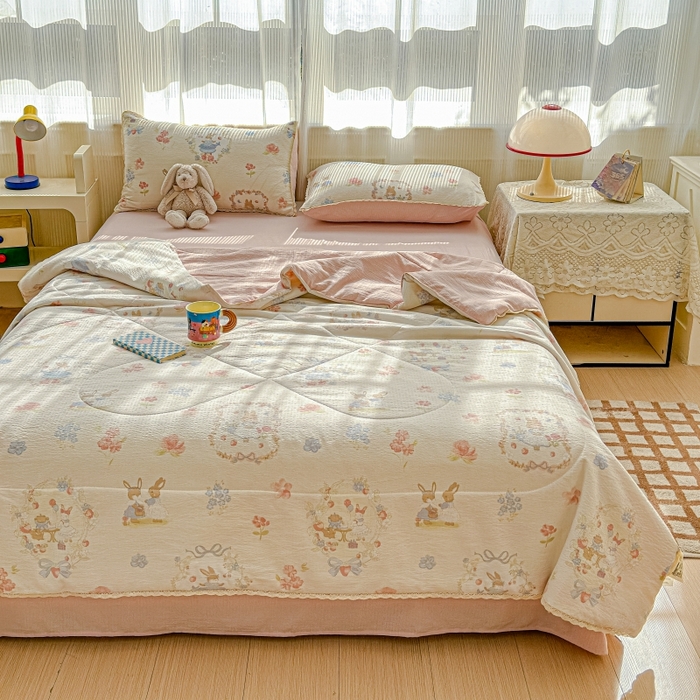 91家纺网 家纺一手货源 找家纺 水木坊 2026新款云感双层纱抗菌花边夏被夏凉被空调被-晴风系列 晴风-镜子里的兔