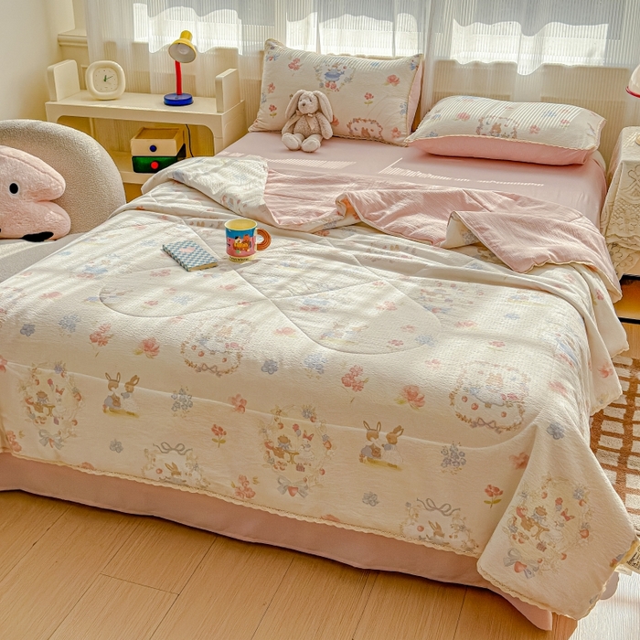 91家纺网 家纺一手货源 找家纺 水木坊 2026新款云感双层纱抗菌花边夏被夏凉被空调被-晴风系列 晴风-镜子里的兔