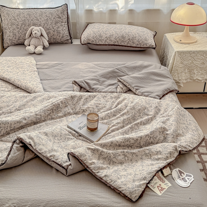 91家纺网 家纺一手货源 找家纺 水木坊 2026新款云感双层纱抗菌花边夏被夏凉被空调被-晴风系列 晴风-竹歆花语