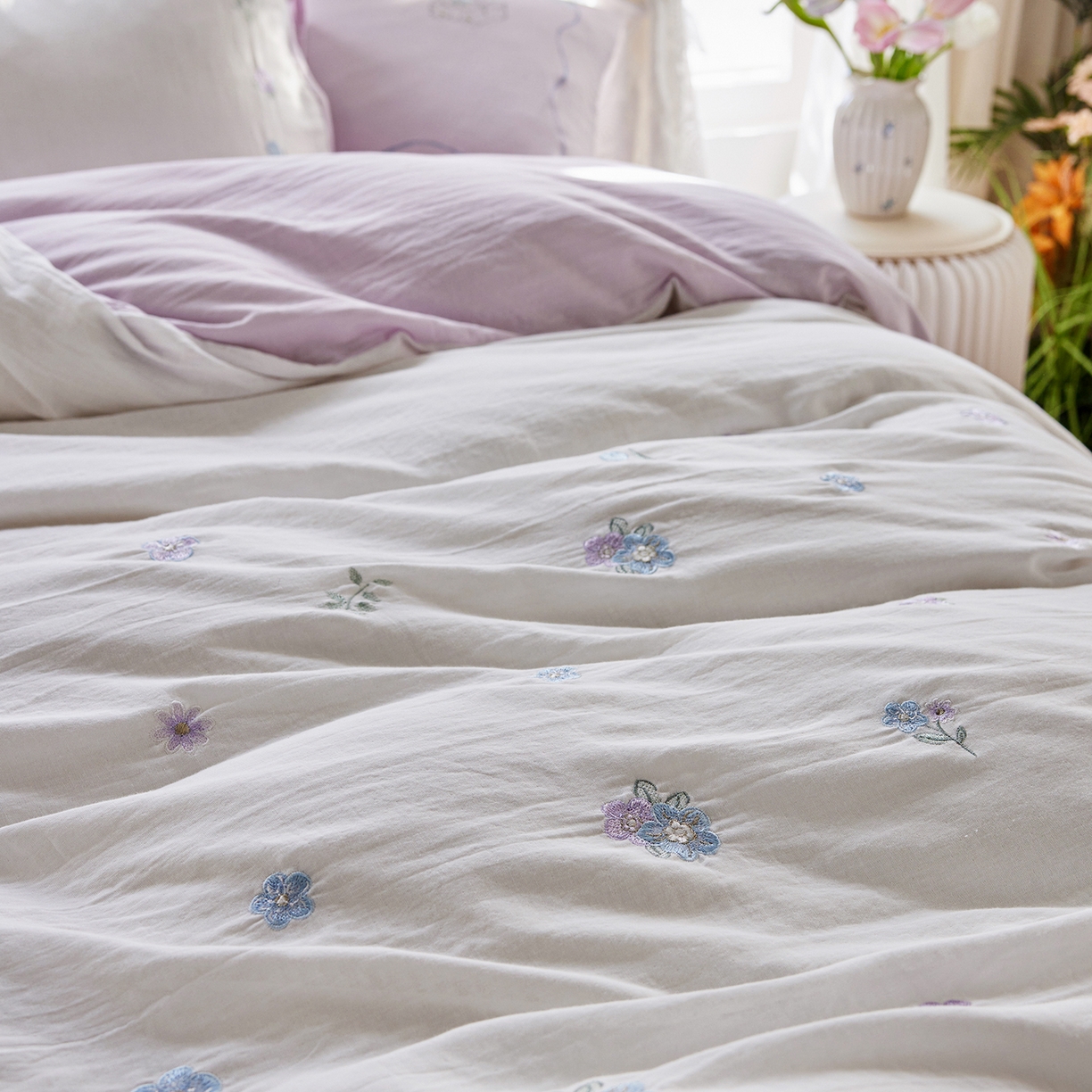 91家纺网 家纺一手货源 找家纺 沐珩家纺 2026新款直播爆款A类母婴级素色全棉双层皱皱纱绣花纯棉双层纱四件套 香芋小花猫