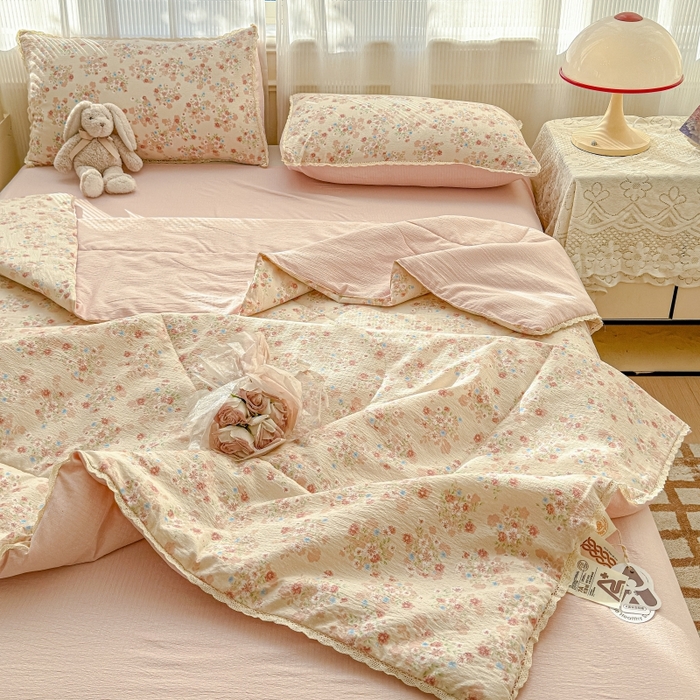 91家纺网 家纺一手货源 找家纺 水木坊 2026新款云感双层纱抗菌花边夏被夏凉被空调被-晴风系列 晴风-序曲粉