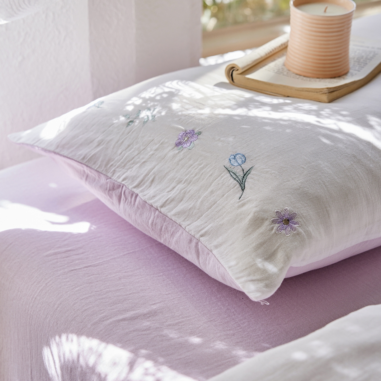 91家纺网 家纺一手货源 找家纺 沐珩家纺 2026新款直播爆款A类母婴级素色全棉双层皱皱纱绣花纯棉双层纱四件套 香芋小花猫