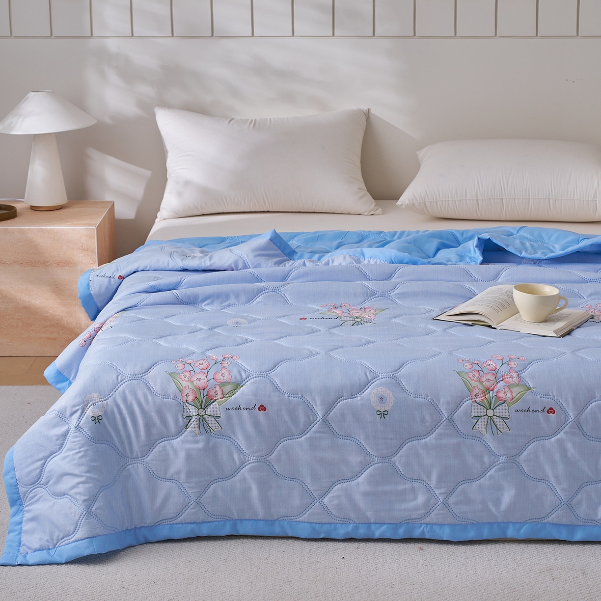 91家纺网 家纺一手货源 找家纺 悦织湾家纺 2026新款超声波夏被亲肤绒夏凉被芦荟棉夏季被子批发供货赠品礼品被便宜夏被空调被 花漾心情