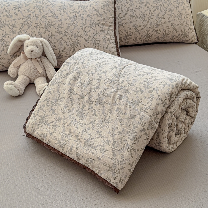 91家纺网 家纺一手货源 找家纺 水木坊 2026新款云感双层纱抗菌花边夏被夏凉被空调被-晴风系列 晴风-竹歆花语