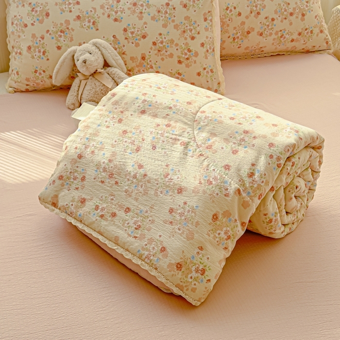 91家纺网 家纺一手货源 找家纺 水木坊 2026新款云感双层纱抗菌花边夏被夏凉被空调被-晴风系列 晴风-序曲粉