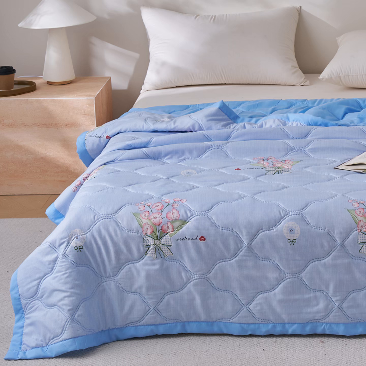 91家纺网 家纺一手货源 找家纺 悦织湾家纺 2026新款超声波夏被亲肤绒夏凉被芦荟棉夏季被子批发供货赠品礼品被便宜夏被空调被 花漾心情