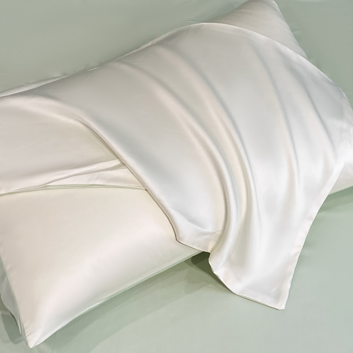 91家纺网 家纺一手货源 找家纺 云棉坊 2026新款水洗冰丝夏被-满绣系列 腊肠狗-奶白绿