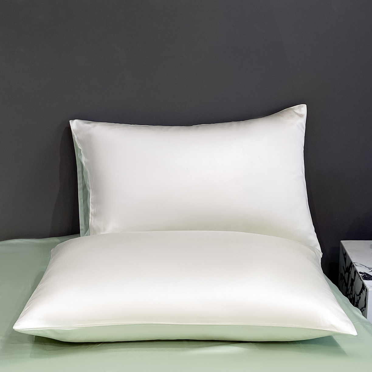 91家纺网 家纺一手货源 找家纺 云棉坊 2026新款水洗冰丝夏被-满绣系列 腊肠狗-奶白绿