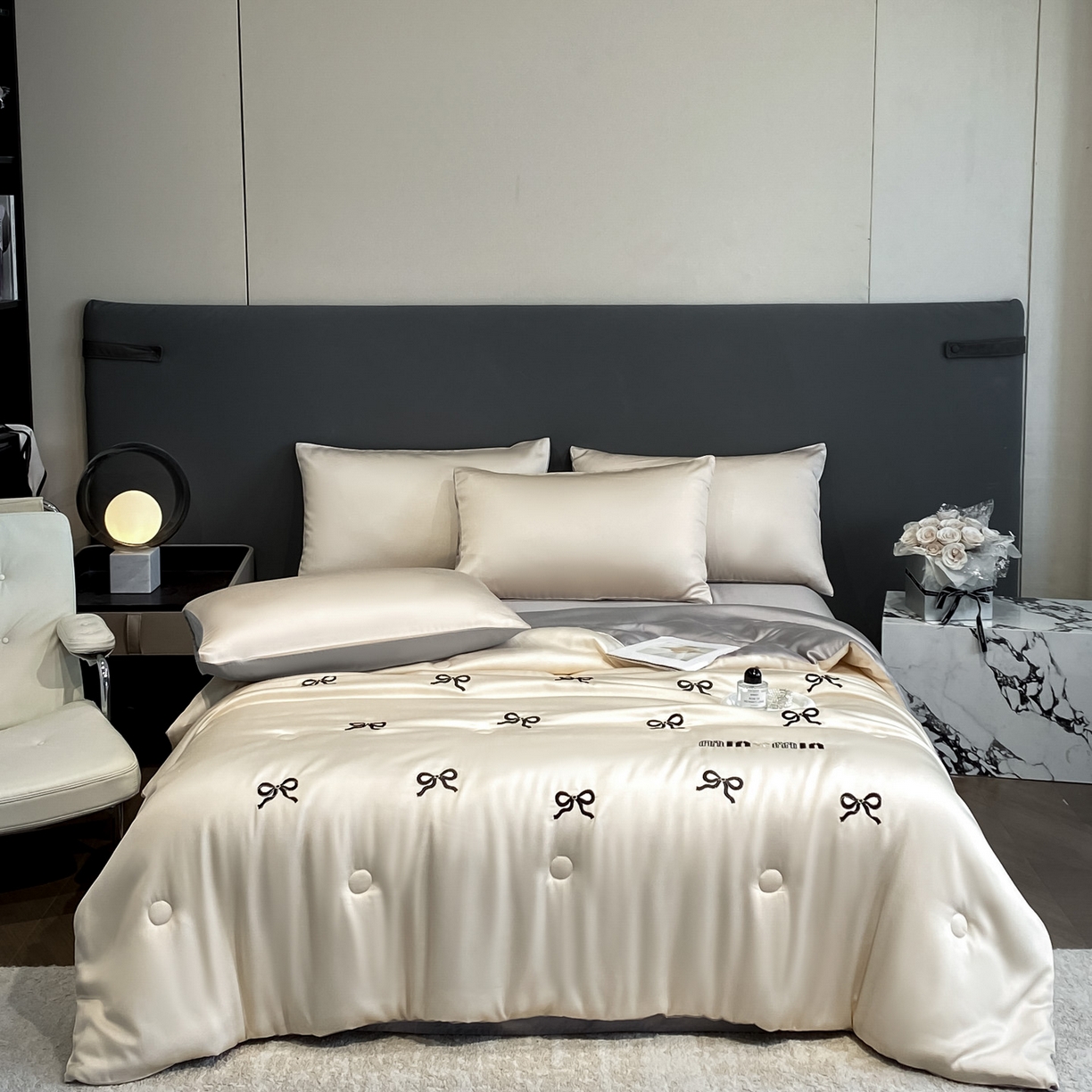 91家纺网 家纺一手货源 找家纺 云棉坊 2026新款水洗冰丝夏被-满绣系列 蝴蝶结-梧桐灰