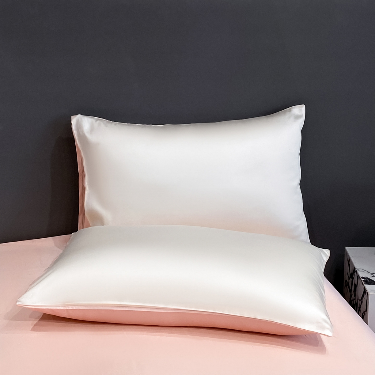 91家纺网 家纺一手货源 找家纺 云棉坊 2026新款水洗冰丝夏被-满绣系列 蝴蝶结-奶白粉