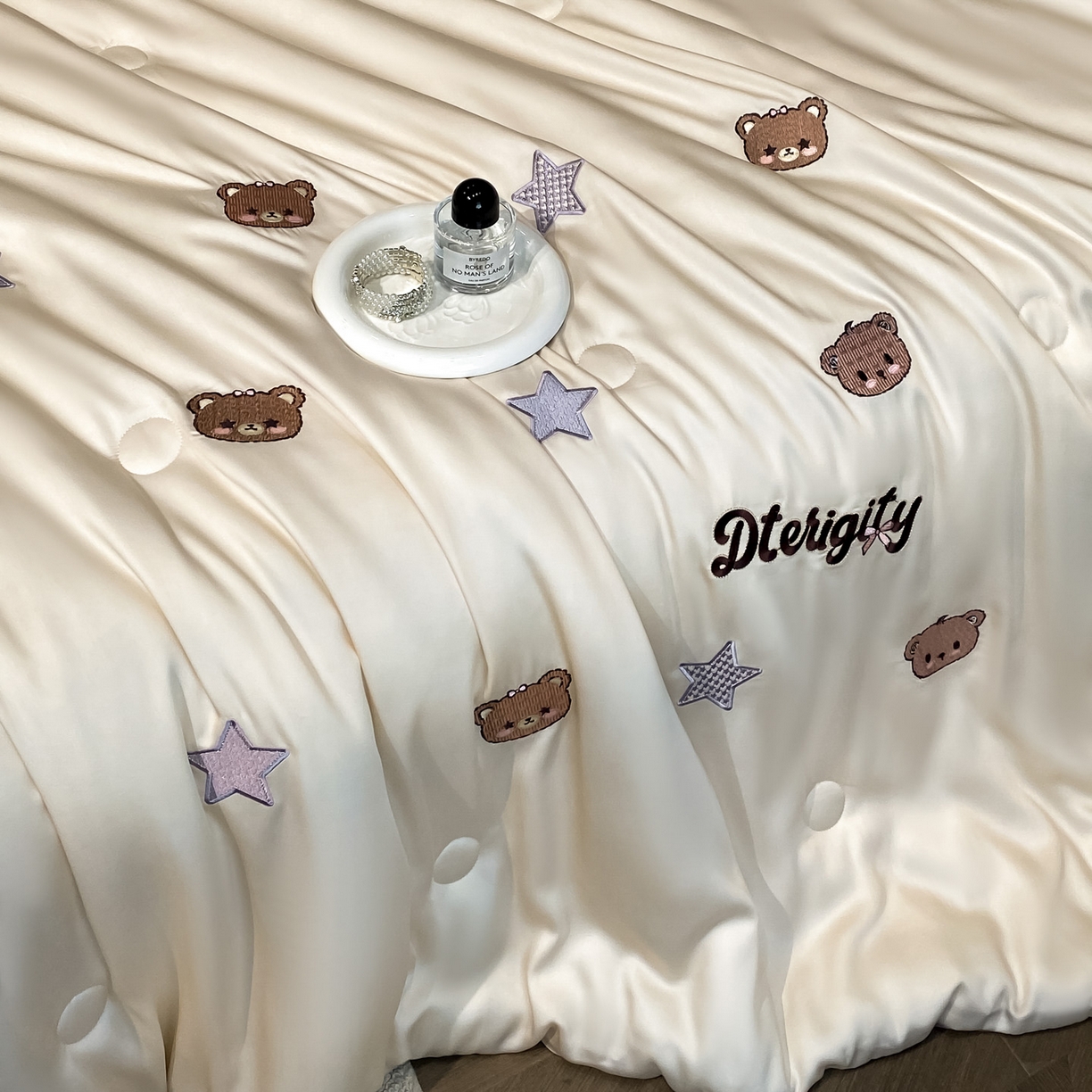 91家纺网 家纺一手货源 找家纺 云棉坊 2026新款水洗冰丝夏被-满绣系列 梦幻熊-梧桐灰