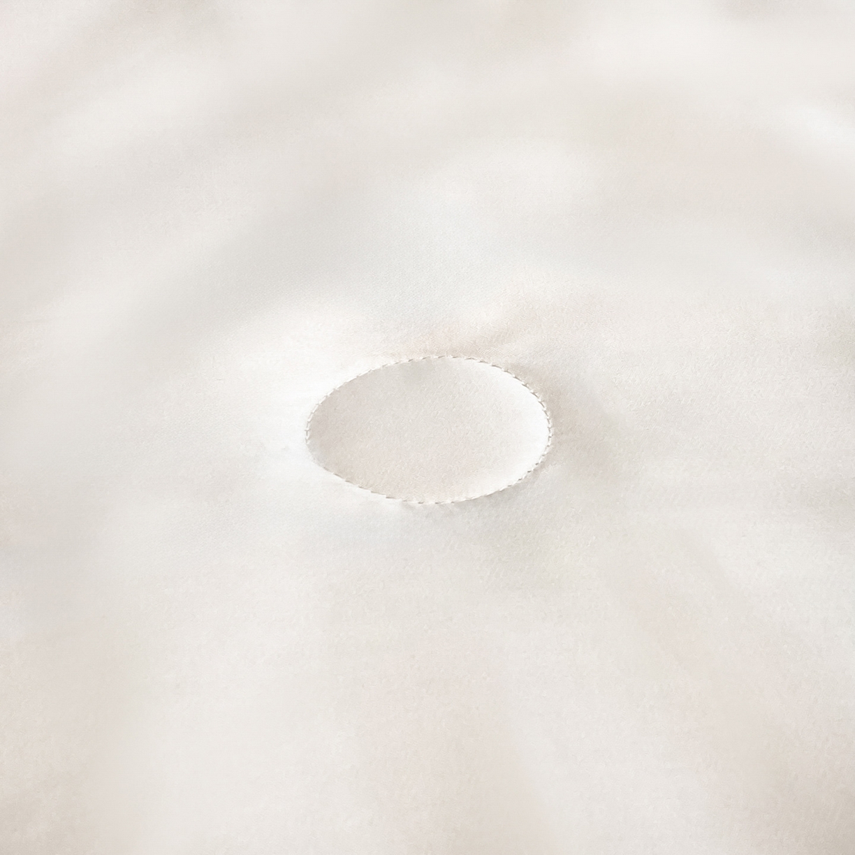 91家纺网 家纺一手货源 找家纺 云棉坊 2026新款水洗冰丝夏被-满绣系列 蝴蝶结-奶白粉