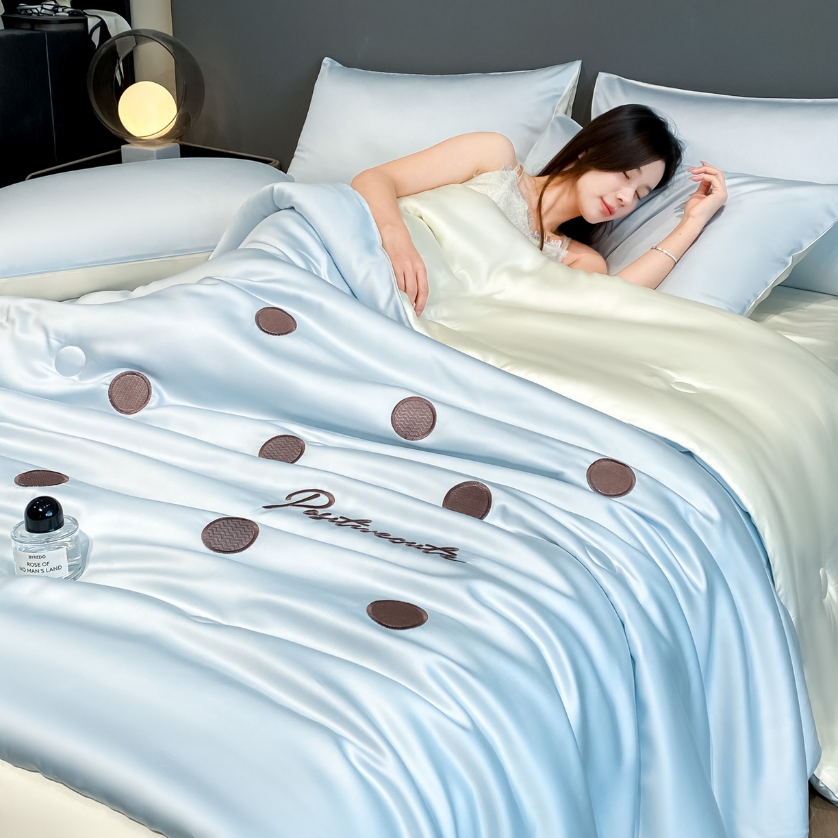 91家纺网 家纺一手货源 找家纺 云棉坊 2026新款水洗冰丝夏被-满绣系列 波点-清澈兰