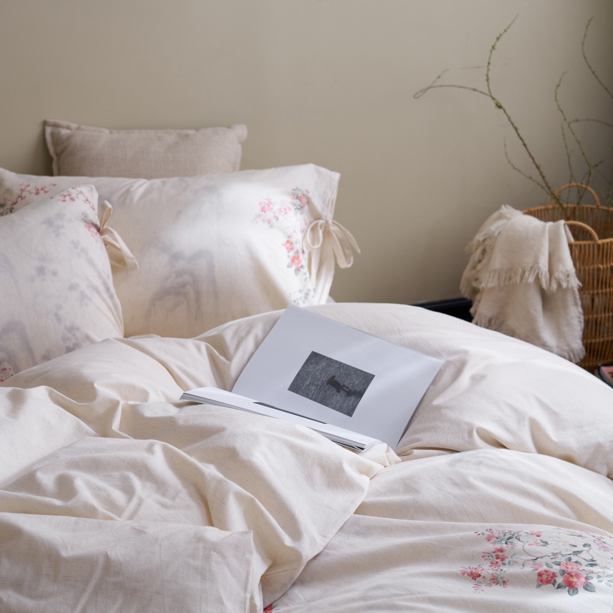 91家纺网 家纺一手货源 找家纺 久典家居 2026新款A类棉麻数码印花四件套 花间集