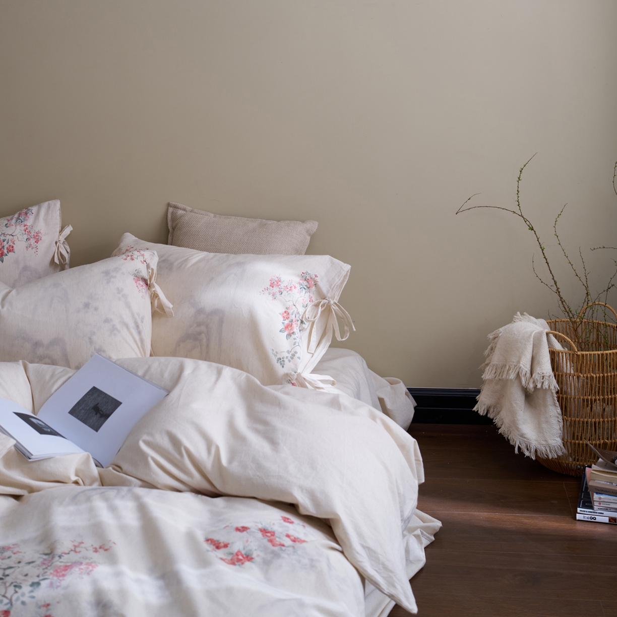 91家纺网 家纺一手货源 找家纺 久典家居 2026新款A类棉麻数码印花四件套 花间集