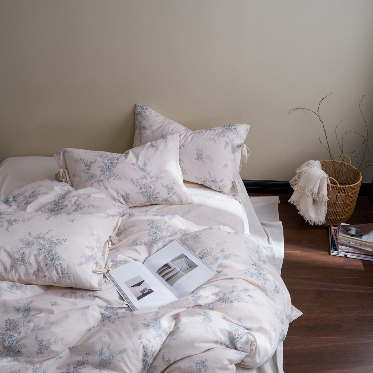 91家纺网 家纺一手货源 找家纺 久典家居 2026新款A类棉麻数码印花四件套 蓝絮花影