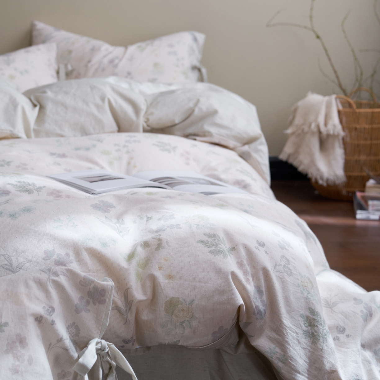 91家纺网 家纺一手货源 找家纺 久典家居 2026新款A类棉麻数码印花四件套 春野织梦