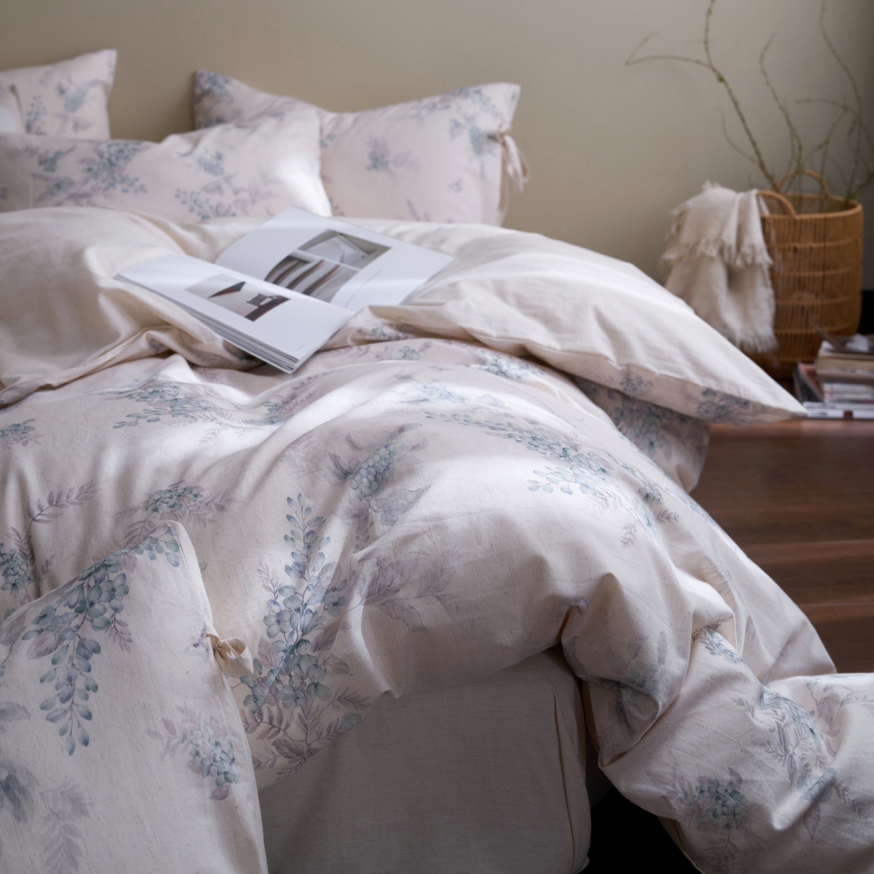 91家纺网 家纺一手货源 找家纺 久典家居 2026新款A类棉麻数码印花四件套 蓝絮花影