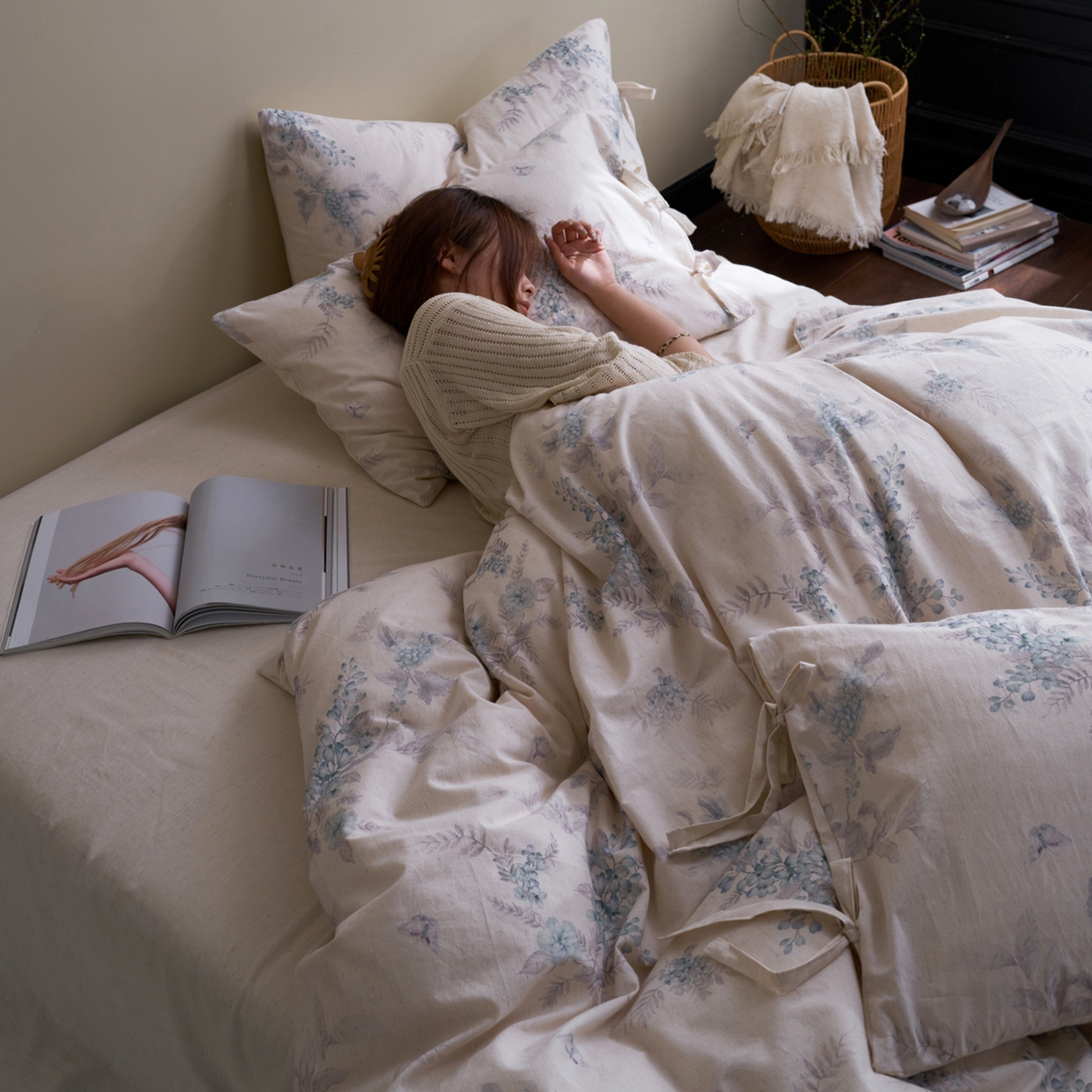 91家纺网 家纺一手货源 找家纺 久典家居 2026新款A类棉麻数码印花四件套 蓝絮花影