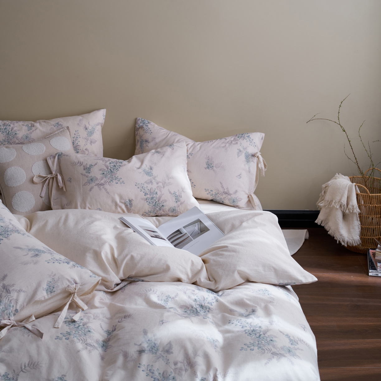 91家纺网 家纺一手货源 找家纺 久典家居 2026新款A类棉麻数码印花四件套 蓝絮花影