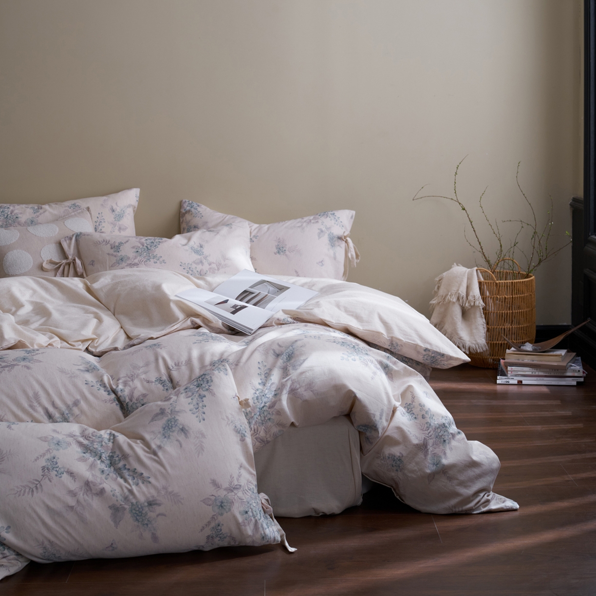 91家纺网 家纺一手货源 找家纺 久典家居 2026新款A类棉麻数码印花四件套 蓝絮花影