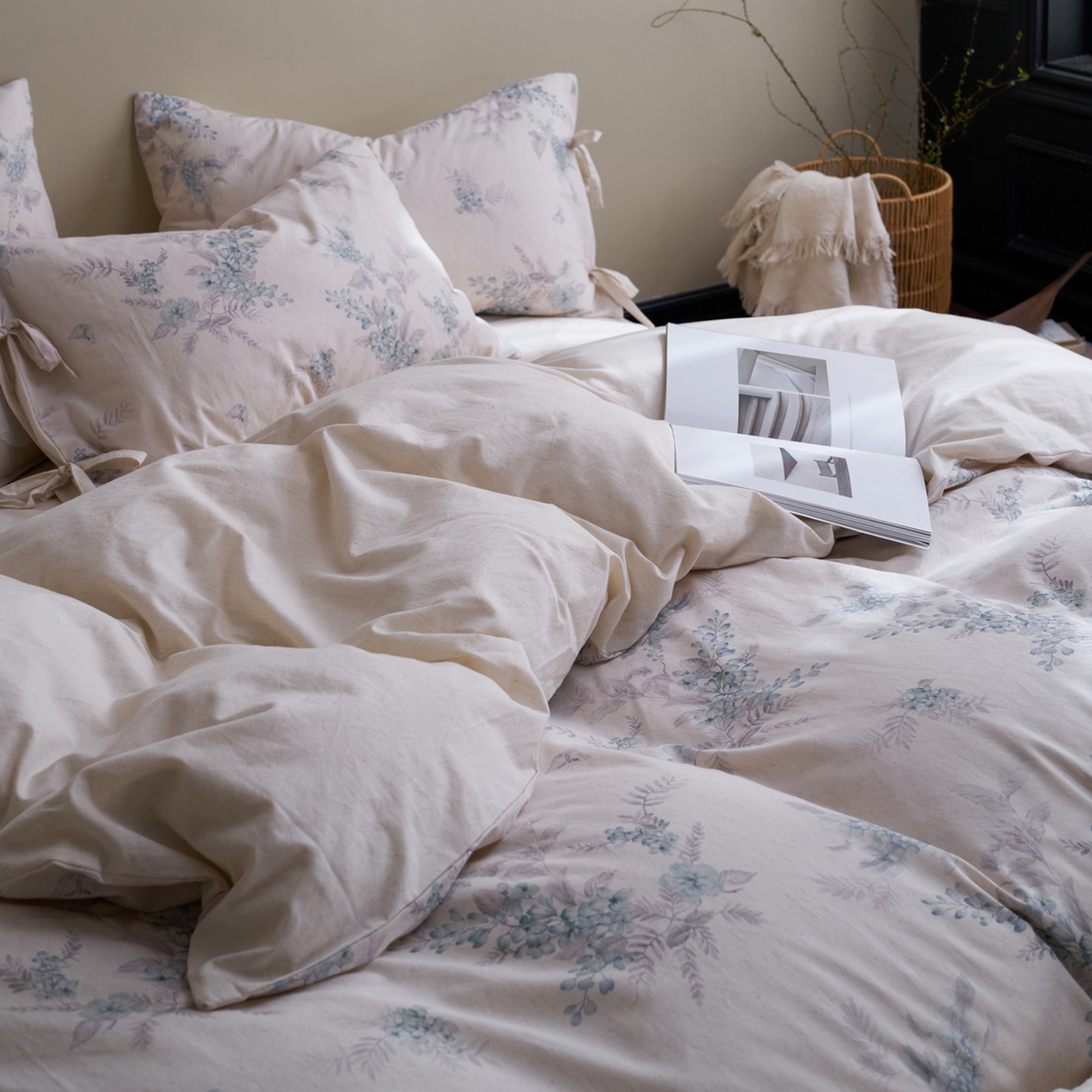 91家纺网 家纺一手货源 找家纺 久典家居 2026新款A类棉麻数码印花四件套 蓝絮花影