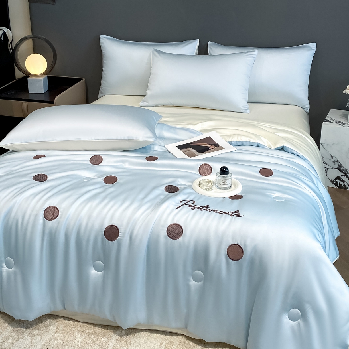 91家纺网 家纺一手货源 找家纺 云棉坊 2026新款水洗冰丝夏被-满绣系列 波点-清澈兰