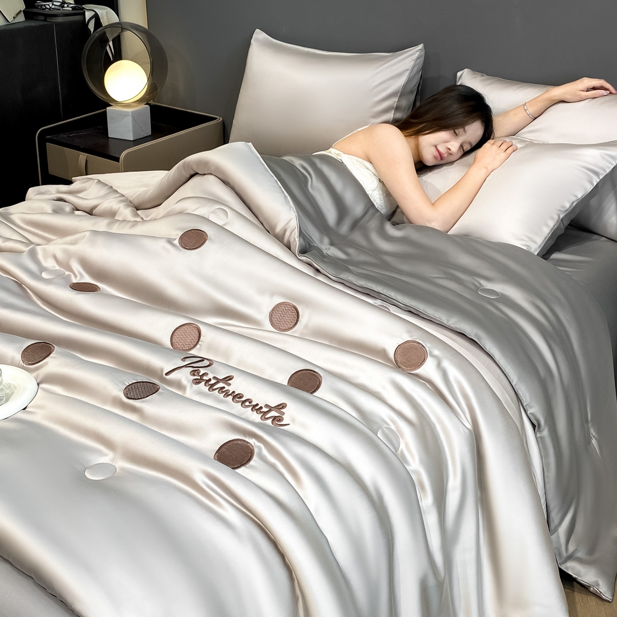 91家纺网 家纺一手货源 找家纺 云棉坊 2026新款水洗冰丝夏被-满绣系列 波点-冰山灰