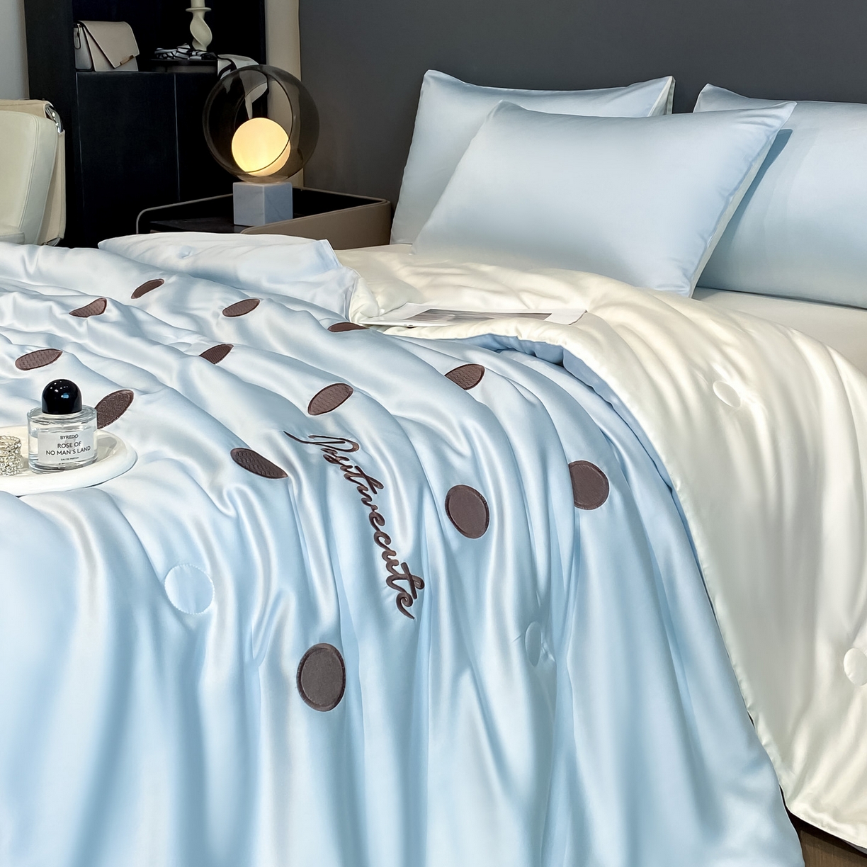 91家纺网 家纺一手货源 找家纺 云棉坊 2026新款水洗冰丝夏被-满绣系列 波点-清澈兰