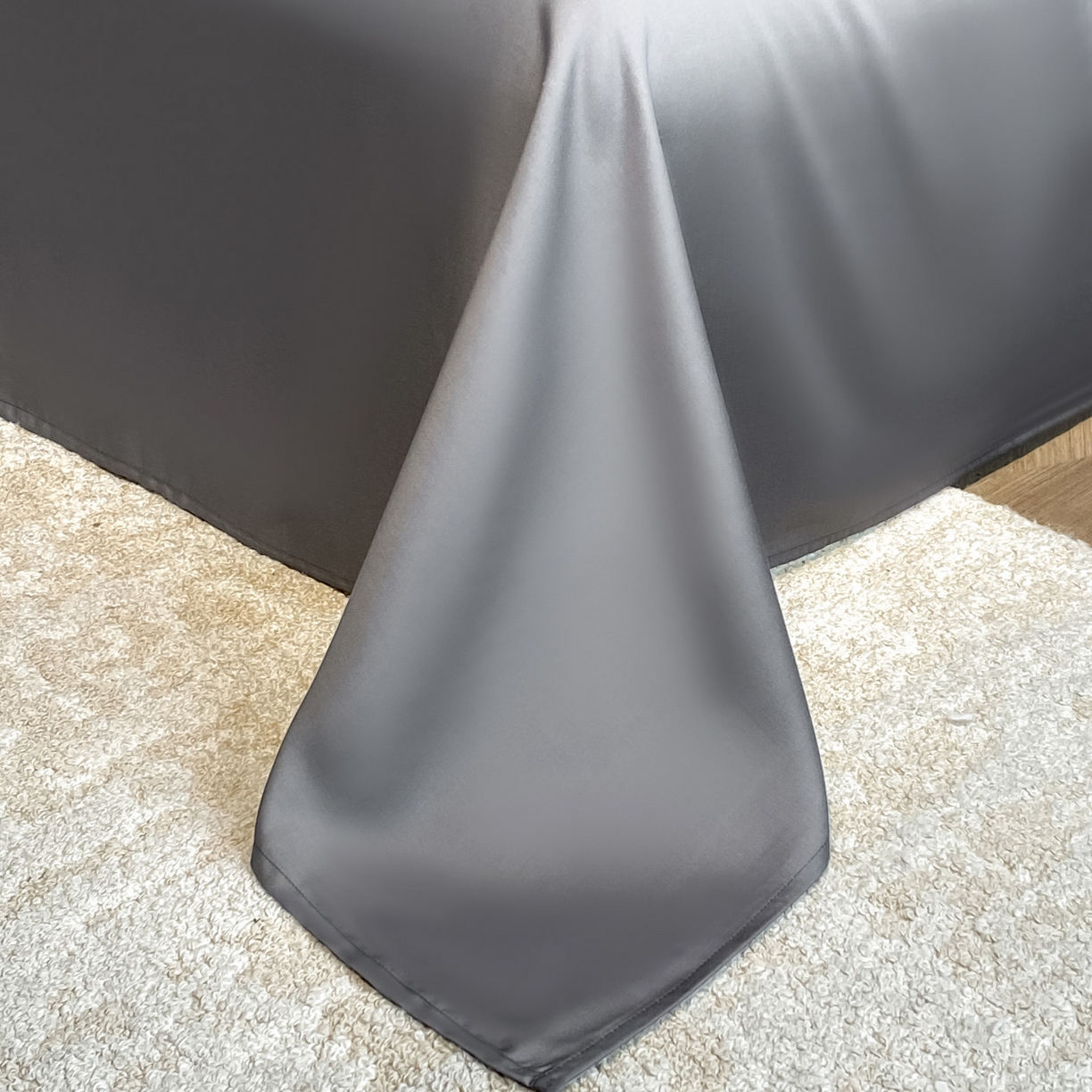 91家纺网 家纺一手货源 找家纺 云棉坊 2026新款水洗冰丝夏被-满绣系列 梦幻熊-梧桐灰