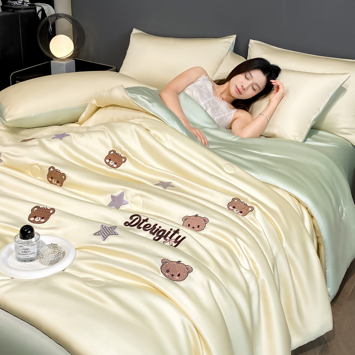 91家纺网 家纺一手货源 找家纺 云棉坊 2026新款水洗冰丝夏被-满绣系列 梦幻熊-奶黄绿